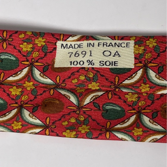 Hermes Vintage Men’s Apple Necktie Coral with Orange and Green Apple Pattern - Picture 8 of 8
